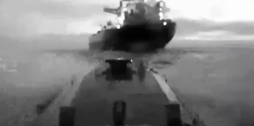 Από Ουκρανικά drones τα πλήγματα στα δύο δεξαμενόπλοια του ρωσικού σκιώδους στόλου ΒΙΝΤΕΟ