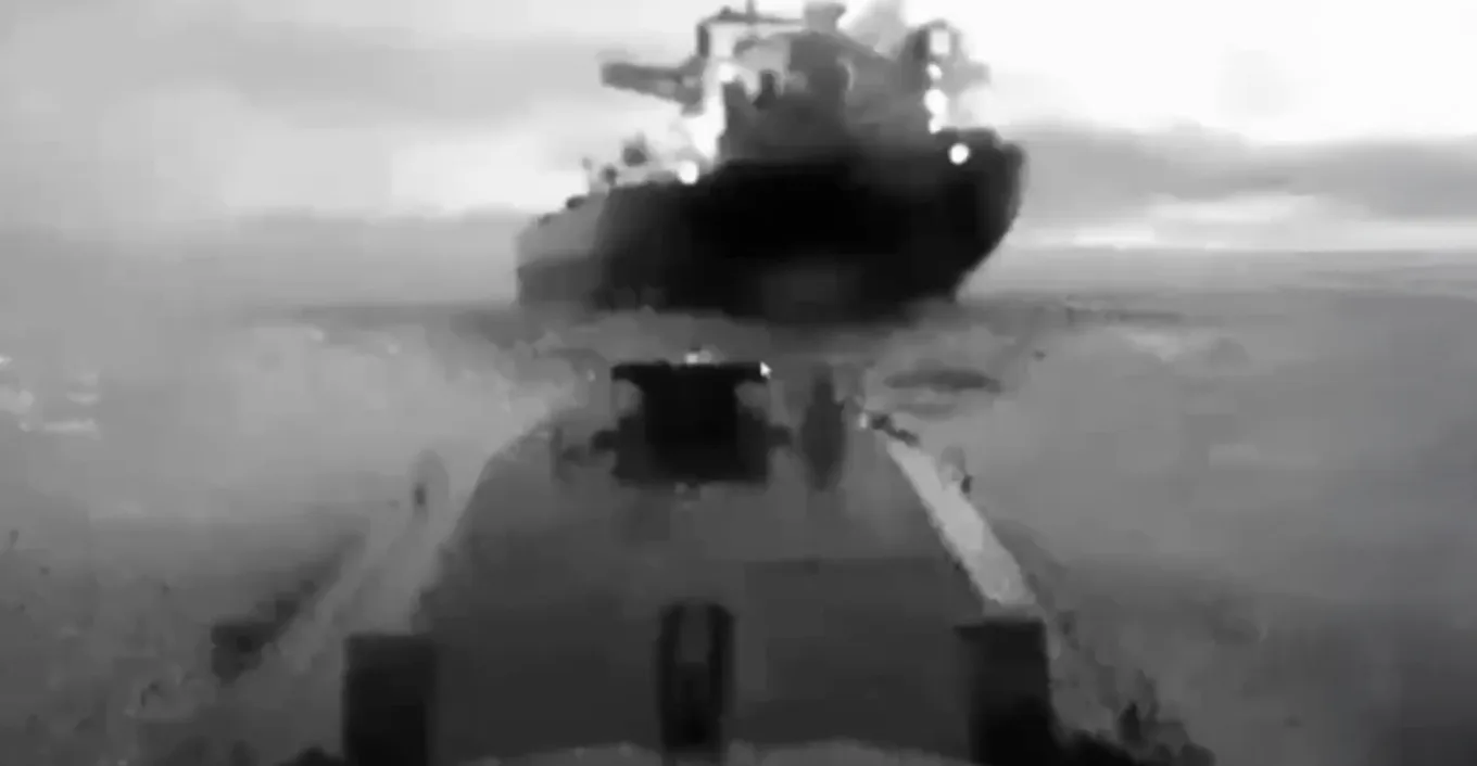 Από Ουκρανικά drones τα πλήγματα στα δύο δεξαμενόπλοια του ρωσικού σκιώδους στόλου ΒΙΝΤΕΟ