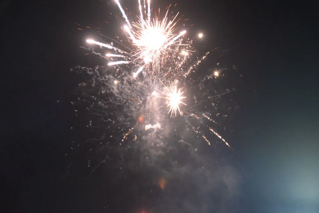 Μήνυμα χαράς και αισιοδοξίας από δύο χιλιάδες παιδιά της Πάτρας – Φωταγωγήθηκε το «Πάρκο Αγάπης» στον Ι.Ν. Αγίου Ανδρέου