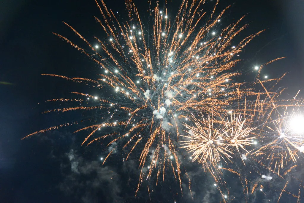 Μήνυμα χαράς και αισιοδοξίας από δύο χιλιάδες παιδιά της Πάτρας – Φωταγωγήθηκε το «Πάρκο Αγάπης» στον Ι.Ν. Αγίου Ανδρέου