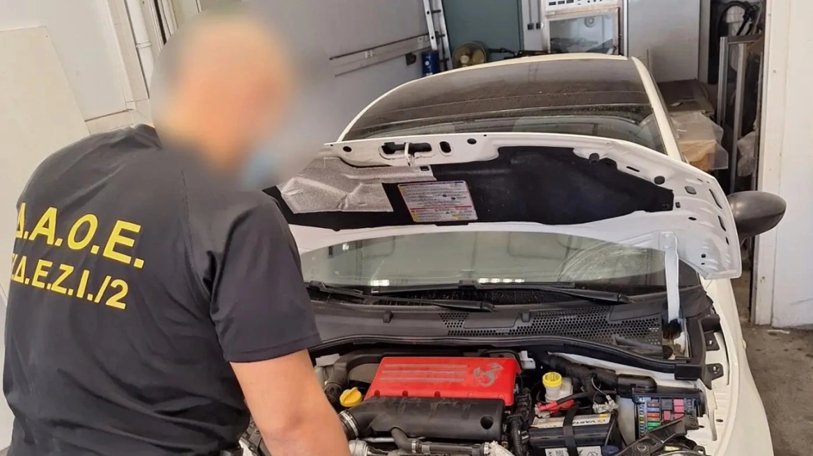 Η μεγάλη κομπίνα σε όλη την Ευρώπη με κλεμμένα και πλαστογραφημένα οχήματα, στην Ελλάδα βρέθηκαν 231! ΦΩΤΟ, ΒΙΝΤΕΟ Η μεγάλη κομπίνα σε όλη την Ευρώπη με κλεμμένα και πλαστογραφημένα οχήματα, στην Ελλάδα βρέθηκαν 231! ΦΩΤΟ, ΒΙΝΤΕΟ