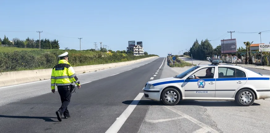 Ξηροπήγαδο Ναυπάκτου: Αυτοκίνητο «καρφώθηκε» με σφοδρότητα σε ελιά, ΒΙΝΤΕΟ