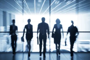 ΟΟΣΑ: 7 στις 10 επιχειρήσεις στην Ελλάδα αντιμετωπίζουν έλλειψη προσωπικού