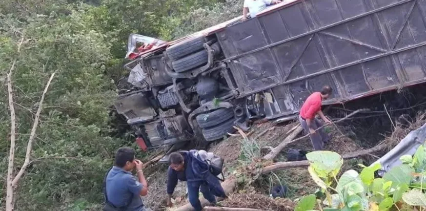 Τουλάχιστον 21 νεκροί και 40 τραυματίες στον Ισημερινό σε τροχαίο με λεωφορείο