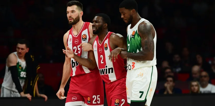 «Η ζωή δεν είναι δίκαιη και ποτέ δεν θα είναι. Το έχω ξαναπεί και θα το ξαναπώ… Ο Θεός δεν κάνει λάθη», η πρώτη ανάρτηση του Έβανς μετά τον τραυματισμό του