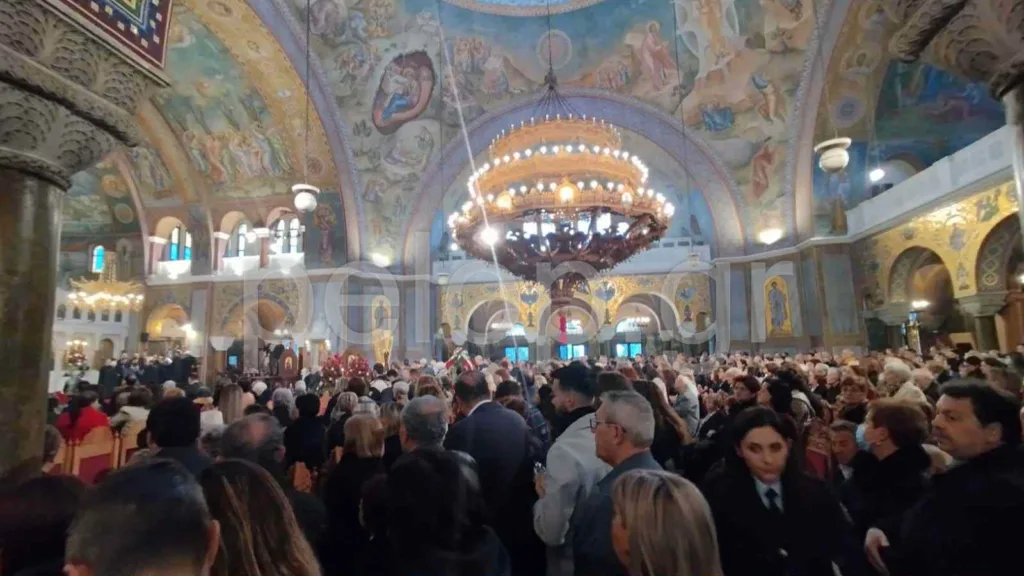 Η Πάτρα γιορτάζει τον Άγιο Ανδρέα - ΔΕΙΤΕ την Πολυαρχιερατική Θεία Λειτουργία παρόντος του Προέδρου της Δημοκρατίας Η Πάτρα γιορτάζει τον Άγιο Ανδρέα - ΔΕΙΤΕ την Πολυαρχιερατική Θεία Λειτουργία παρόντος του Προέδρου της Δημοκρατίας