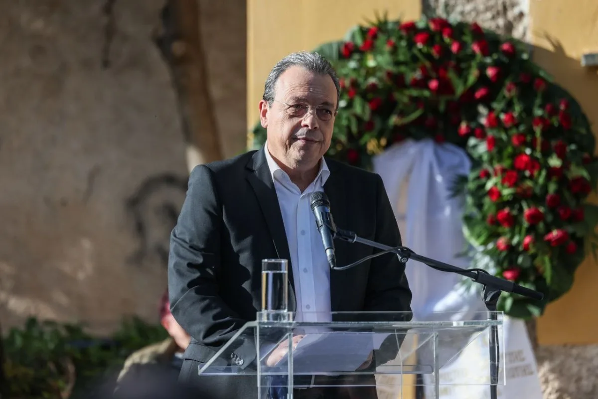 Φάμελλος για Φλαμπουράρη: «Από προχτές είμαστε πιο φτωχοί» Φάμελλος για Φλαμπουράρη: «Από προχτές είμαστε πιο φτωχοί»