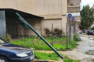 Το …πεσμένο φανάρι στην Σμύρνης