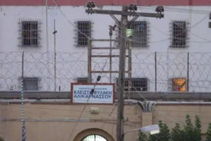 Κρήτη: Το γλεντούσαν στη φυλακή οι Καργάκηδες με αλκοόλ, φιλέτα και συναγρίδες!