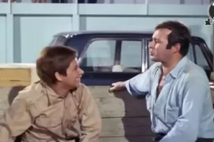 Η Finos Film «ψωνίζει» Black Friday με ένα απολαυστικό throwback βίντεο