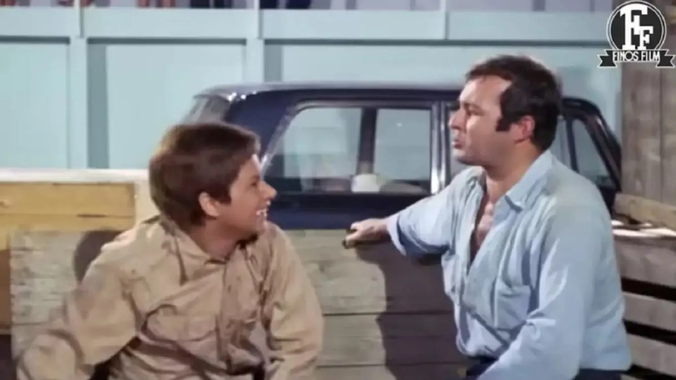 Η Finos Film «ψωνίζει» Black Friday με ένα απολαυστικό throwback βίντεο