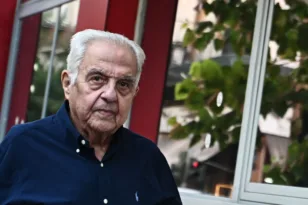 Πέθανε ο πρώην υπουργός του ΣΥΡΙΖΑ Αλέκος Φλαμπουράρης