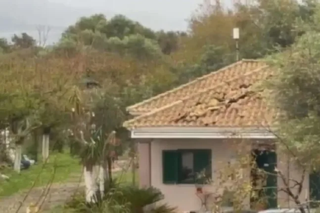 Ανεμοστρόβιλος “σάρωσε” τη Φοινικούντα: Σοβαρές ζημιές σε σπίτια, επιχειρήσεις και ξενοδοχεία ΦΩΤΟ-ΒΙΝΤΕΟ