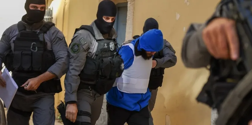 Χανιά: Προφυλακιστέος ο 23χρονος για τη δολοφονία στο Έλος Κισσάμου - «Νόμιζα ότι θα τραβήξει όπλο» είπε στην απολογία του Χανιά: Προφυλακιστέος ο 23χρονος για τη δολοφονία στο Έλος Κισσάμου - «Νόμιζα ότι θα τραβήξει όπλο» είπε στην απολογία του