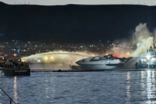 Συναγερμός τα ξημερώματα: Πυρκαγιά στη Μαρίνα Ζέας, τρία σκάφη βυθίστηκαν ΦΩΤΟ