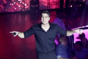 Κακοσαίος: Η σχέση του με το ποδόσφαιρο, η δραματική σχολή που άφησε στη μέση και η αγάπη του για το τραγούδι