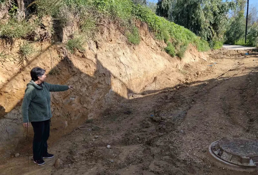 Πάτρα: Ακόμα περιμένουν το... τοιχίο αντιστήριξης στο Γηροκομειό - «Φυλακισμένοι» στα σπίτια τους Πάτρα: Ακόμα περιμένουν το... τοιχίο αντιστήριξης στο Γηροκομειό - «Φυλακισμένοι» στα σπίτια τους