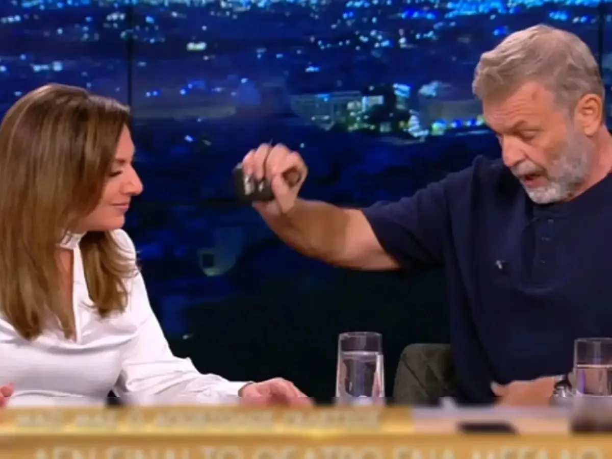 Ένταση στο «Real View»: Επεισοδιακή αποχώρηση Γκλέτσου μετά από κόντρα με τη Σοφία Μουτίδου Ένταση στο «Real View»: Επεισοδιακή αποχώρηση Γκλέτσου μετά από κόντρα με τη Σοφία Μουτίδου