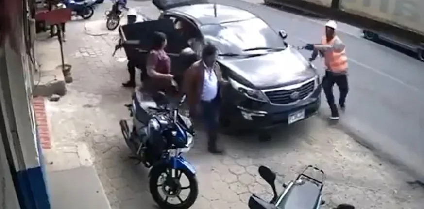 Γουατεμάλα: Άγρια δολοφονία εργολάβου στη μέση του δρόμου ΒΙΝΤΕΟ