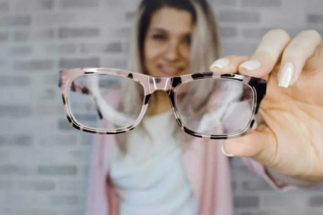 ΕΟΠΥΥ: Έως 100 ευρώ για γυαλιά οράσεως και φακούς επαφής – Πώς να υποβάλετε ηλεκτρονικά αίτηση