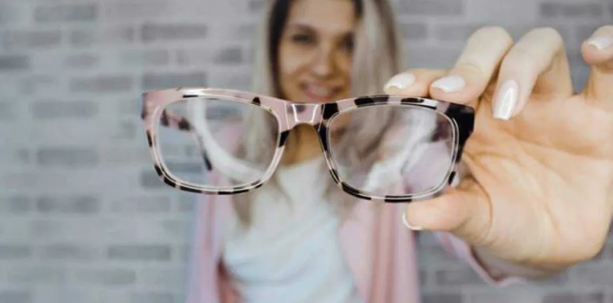 ΕΟΠΥΥ: Έως 100 ευρώ για γυαλιά οράσεως και φακούς επαφής – Πώς να υποβάλετε ηλεκτρονικά αίτηση