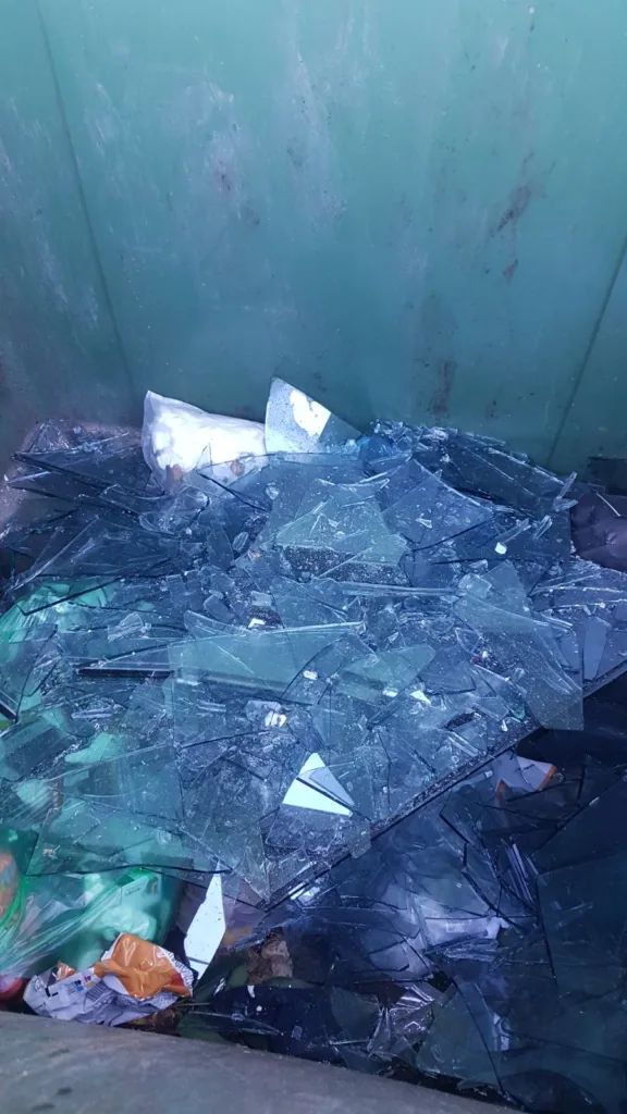 Πάτρα: «Έπνιξε» κάδο με γυαλιά και μπάζα στα Βραχνέικα και πλήρωσε το τίμημα - Πρόστιμο σε επαγγελματία από τον Δήμο ΦΩΤΟ Πάτρα: «Έπνιξε» κάδο με γυαλιά και μπάζα στα Βραχνέικα και πλήρωσε το τίμημα - Πρόστιμο σε επαγγελματία από τον Δήμο ΦΩΤΟ