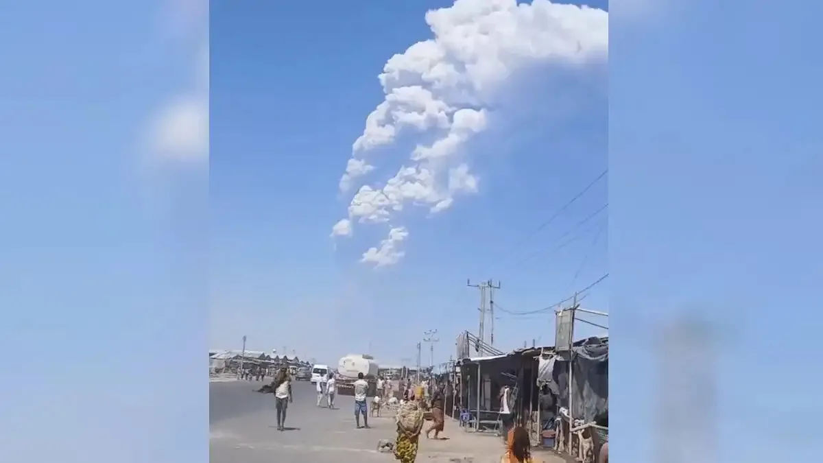 Αιθιοπία: Εξερράγη το ηφαίστειο Χάιλι Γκούμπι μετά από τουλάχιστον 10.000 χρόνια σιωπής Αιθιοπία: Εξερράγη το ηφαίστειο Χάιλι Γκούμπι μετά από τουλάχιστον 10.000 χρόνια σιωπής