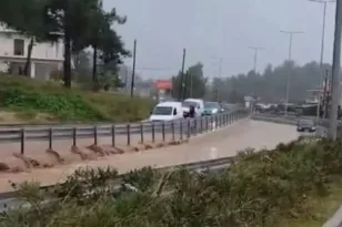 Ηγουμενίτσα–Κέρκυρα υπό νερό: Διακοπές κυκλοφορίας και οδηγοί εγκλωβισμένοι σε δευτερόλεπτα ΦΩΤΟ-ΒΙΝΤΕΟ