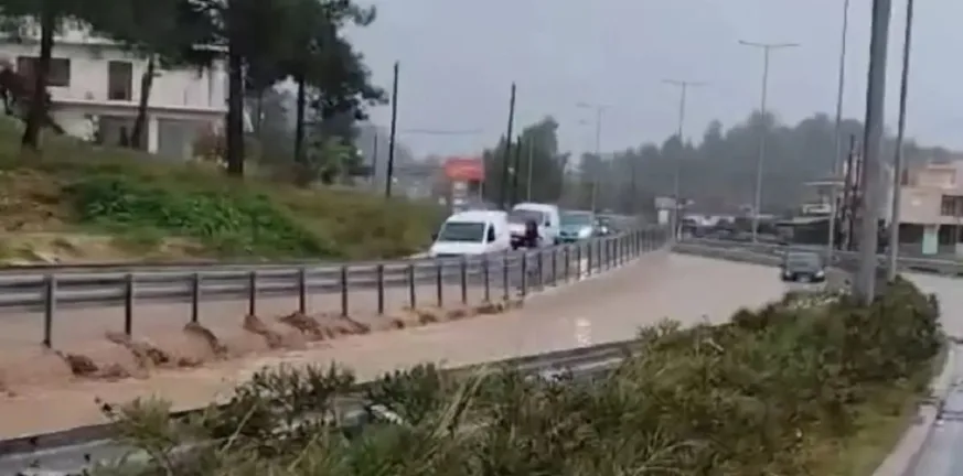 Ηγουμενίτσα–Κέρκυρα υπό νερό: Διακοπές κυκλοφορίας και οδηγοί εγκλωβισμένοι σε δευτερόλεπτα ΦΩΤΟ-ΒΙΝΤΕΟ