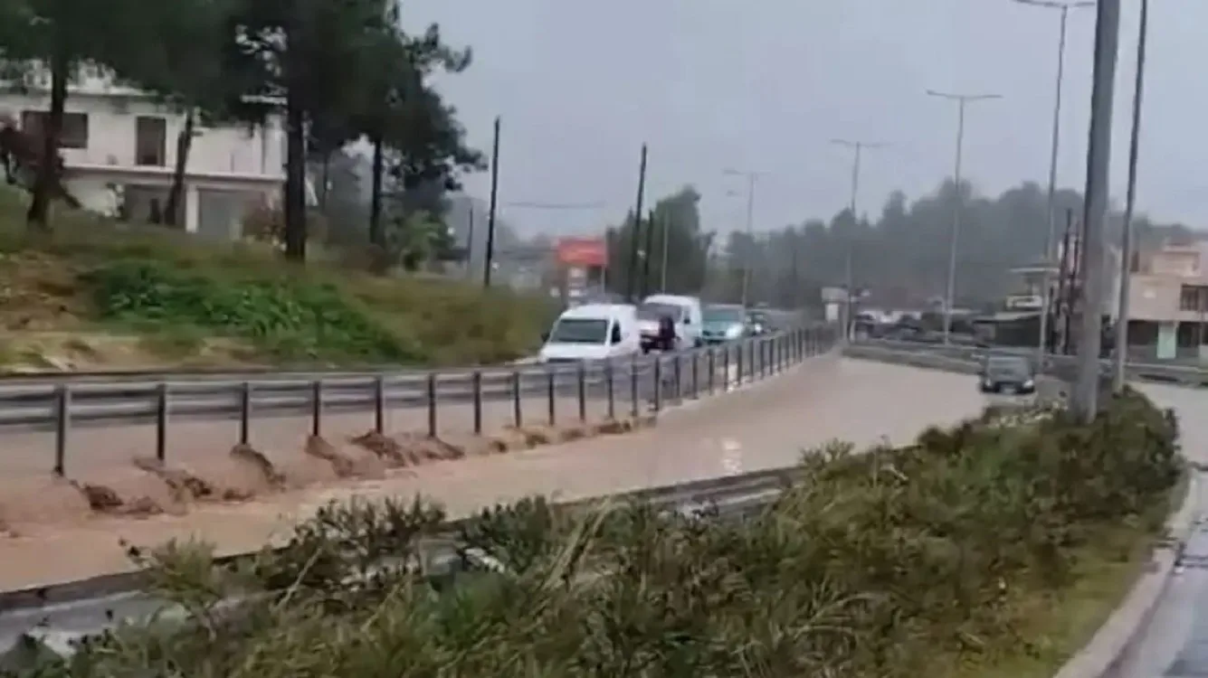 Ηγουμενίτσα–Κέρκυρα υπό νερό: Διακοπές κυκλοφορίας και οδηγοί εγκλωβισμένοι σε δευτερόλεπτα ΦΩΤΟ-ΒΙΝΤΕΟ Ηγουμενίτσα–Κέρκυρα υπό νερό: Διακοπές κυκλοφορίας και οδηγοί εγκλωβισμένοι σε δευτερόλεπτα ΦΩΤΟ-ΒΙΝΤΕΟ