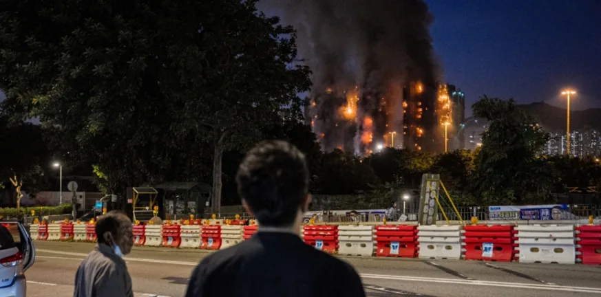 Χονγκ Κονγκ: Τουλάχιστον 13 νεκροί από τη φωτιά σε ουρανοξύστες ΒΙΝΤΕΟ
