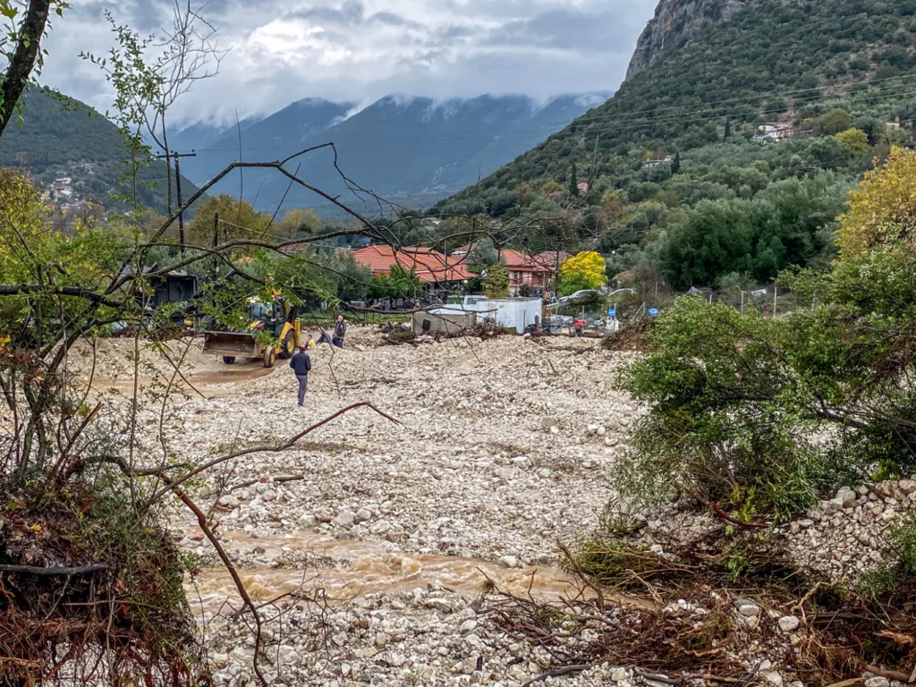 Δυτική Ελλάδα: Κατολισθήσεις, πλημμύρες, δρόμοι που μετατράπηκαν σε ορμητικούς χειμάρρους και ποτάμια! ΦΩΤΟ, ΒΙΝΤΕΟ