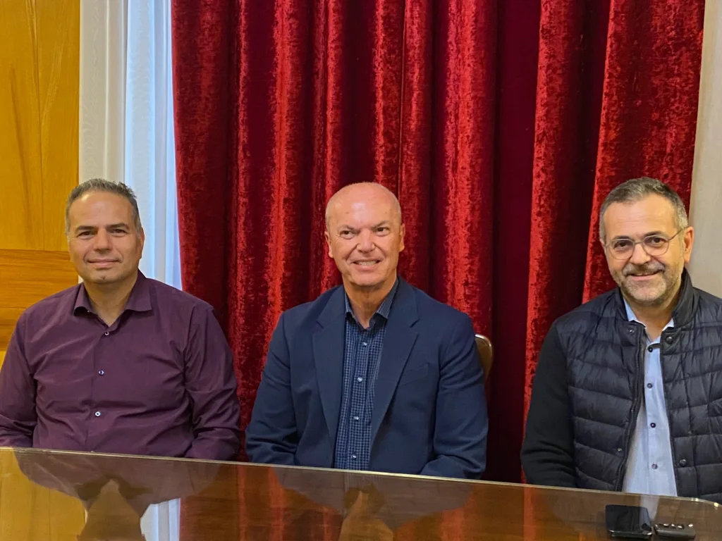 Αιγιάλεια: Δωρεάν διανομή καυσόξυλων σε νοικοκυριά μέσω Πρόνοιας και κοινωνικές δράσεις