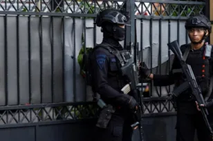 Ινδονησία: Έκρηξη σε τζαμί σχολικού συγκροτήματος στην Τζακάρτα, δεκάδες τραυματίες, ενδείξεις τρομοκρατίας