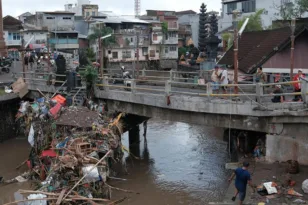 Ινδονησία: Τραγωδία στη Σουμάτρα, 8 νεκροί και δεκάδες τραυματίες από φονικές πλημμύρες και κατολισθήσεις ΒΙΝΤΕΟ