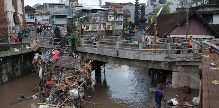 Ινδονησία: Τραγωδία στη Σουμάτρα, 8 νεκροί και δεκάδες τραυματίες από φονικές πλημμύρες και κατολισθήσεις ΒΙΝΤΕΟ