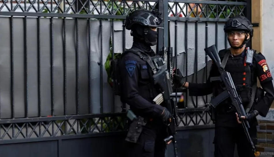 Ινδονησία: Έκρηξη σε τζαμί σχολικού συγκροτήματος στην Τζακάρτα, δεκάδες τραυματίες, ενδείξεις τρομοκρατίας Ινδονησία: Έκρηξη σε τζαμί σχολικού συγκροτήματος στην Τζακάρτα, δεκάδες τραυματίες, ενδείξεις τρομοκρατίας