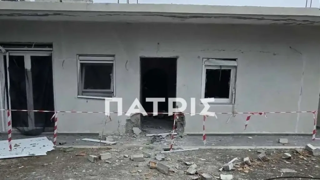 Αιματοκύλισμα στα Βορίζια Ηρακλείου: Τρεις νεκροί και 15 τραυματίες σε σκηνές αντεκδίκησης - Οπλισμένοι «γάζωσαν» σπίτια Αιματοκύλισμα στα Βορίζια Ηρακλείου: Τρεις νεκροί και 15 τραυματίες σε σκηνές αντεκδίκησης - Οπλισμένοι «γάζωσαν» σπίτια