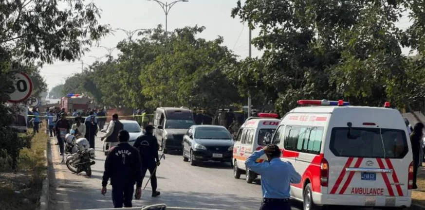 Πακιστάν: Οι Ταλιμπάν ανέλαβαν την ευθύνη για την επίθεση αυτοκτονίας με τους 12 νεκρούς σε δικαστήριο στο Ισλαμαμπάντ