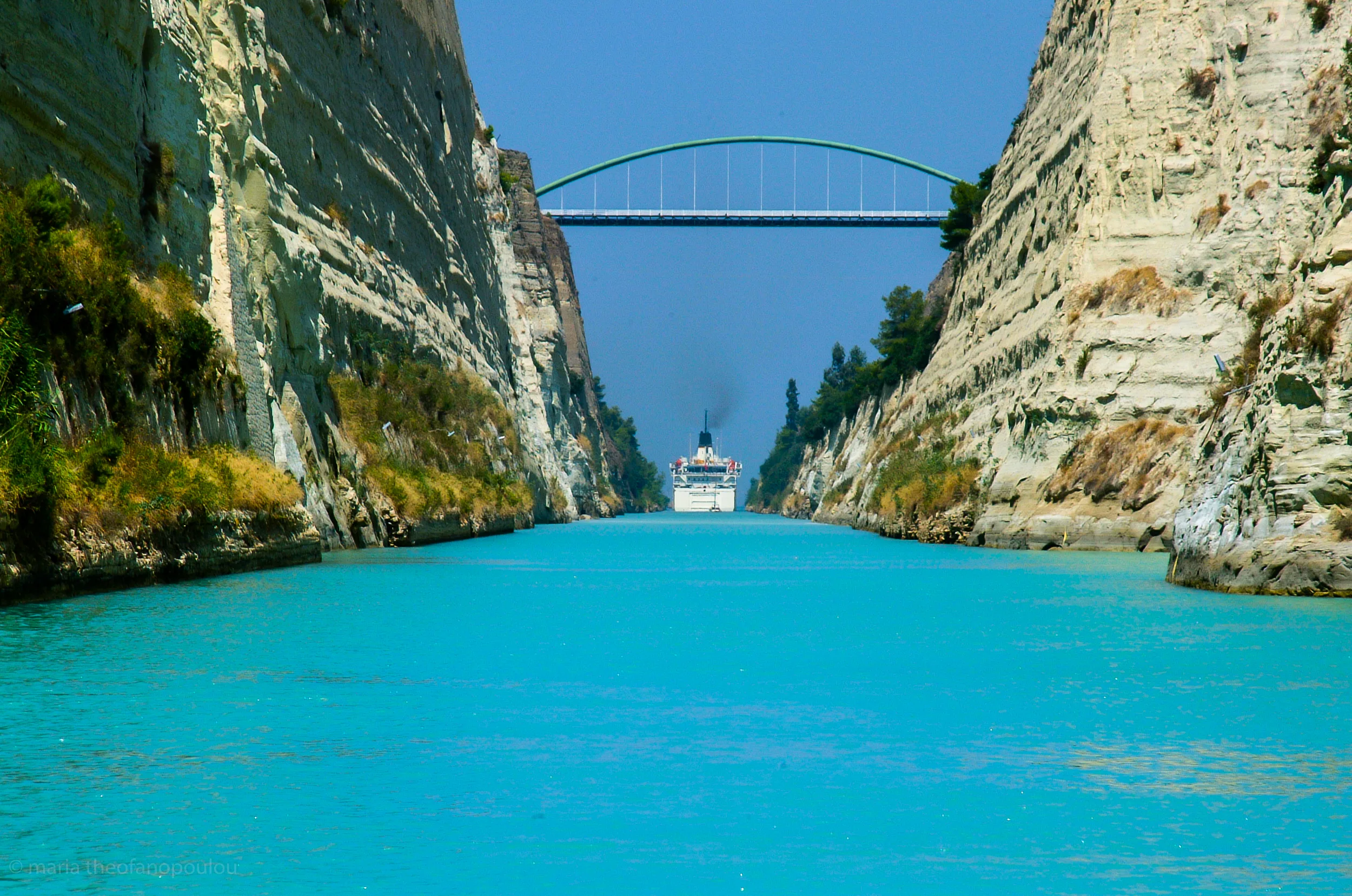 Υπόθεση θρίλερ στην Κόρινθο με νεκρό άνδρα στον Ισθμό ΒΙΝΤΕΟ Υπόθεση θρίλερ στην Κόρινθο με νεκρό άνδρα στον Ισθμό ΒΙΝΤΕΟ