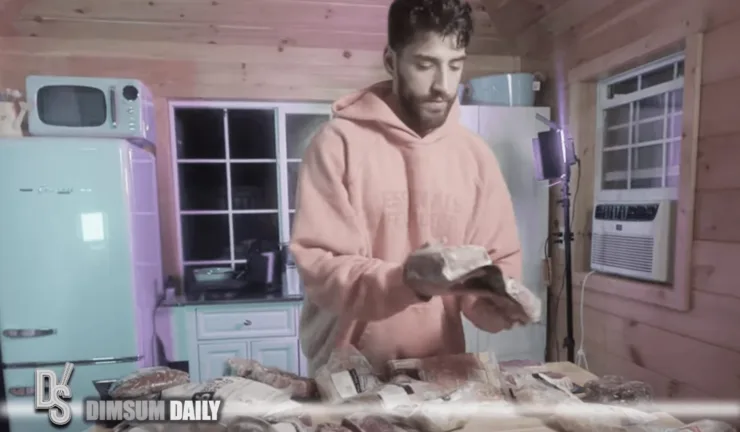 Για δύο μήνες έτρωγε αποκλειστικά κρέας...