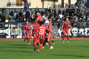 Ο Παναιγιάλειος το ντέρμπι, δεν άντεξε με 10 η Παναχαϊκή Ο Παναιγιάλειος το ντέρμπι, δεν άντεξε με 10 η Παναχαϊκή