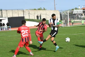 Ο Παναιγιάλειος το ντέρμπι, δεν άντεξε με 10 η Παναχαϊκή Ο Παναιγιάλειος το ντέρμπι, δεν άντεξε με 10 η Παναχαϊκή