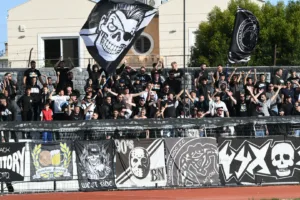 Ο Παναιγιάλειος το ντέρμπι, δεν άντεξε με 10 η Παναχαϊκή Ο Παναιγιάλειος το ντέρμπι, δεν άντεξε με 10 η Παναχαϊκή