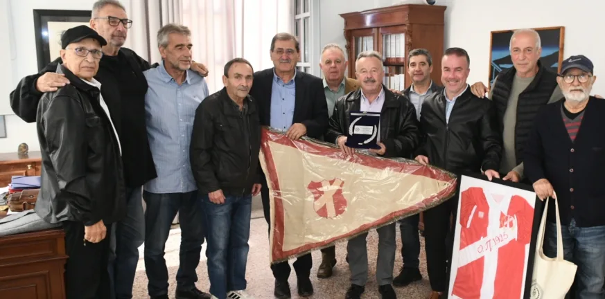 Ο Ολυμπιακός Πατρών τιμήθηκε για τα 100 του χρόνια από τον Κώστα Πελετίδη