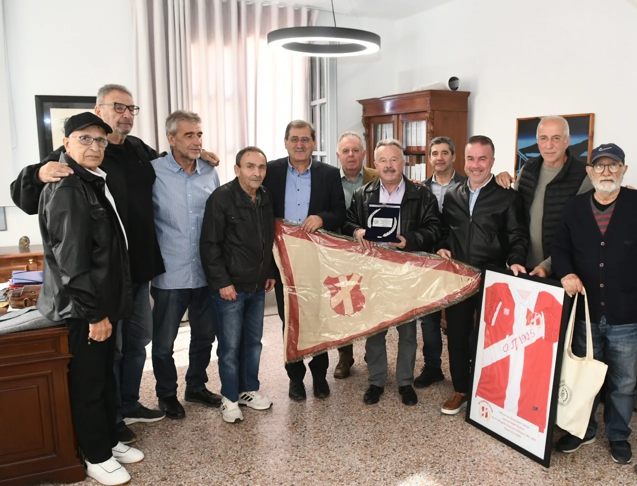 Ο Ολυμπιακός Πατρών τιμήθηκε για τα 100 του χρόνια από τον Κώστα Πελετίδη