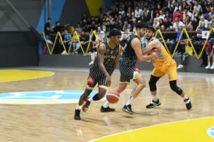 Η ΑΕ Γλαύκου Έσπερου στο ημίχρονο προηγείται του Απόλλωνα