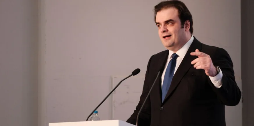 Πιερρακάκης: Πυρήνας της πολιτικής μας η αφαίρεση εμποδίων για τις οικογένειες και τους νέους