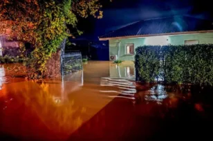 Σαρώνει η κακοκαιρία: Χωριά αποκλεισμένα, ποτάμια στους δρόμους, SOS από Κέρκυρα και Ήπειρο