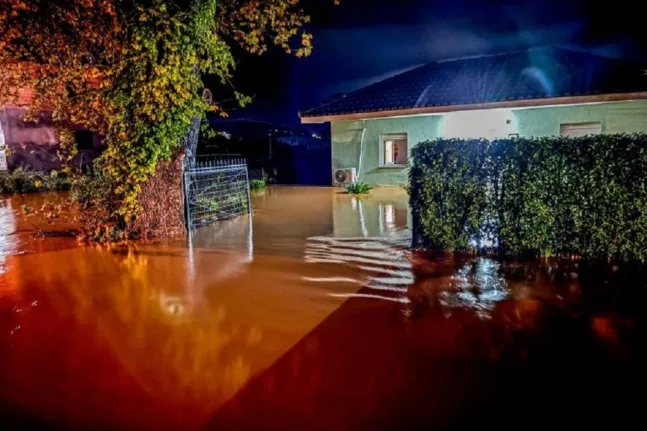 Σαρώνει η κακοκαιρία: Χωριά αποκλεισμένα, ποτάμια στους δρόμους, SOS από Κέρκυρα και Ήπειρο